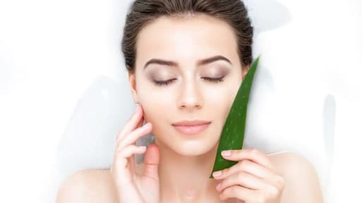 त्वचा को मॉइस्चराइज करने --